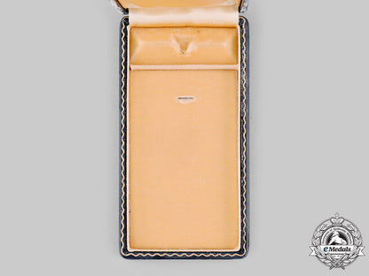 united_states._a_legion_of_merit,_legionnaire_degree_case,_c.1945_m19_18374