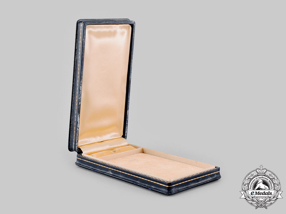 united_states._a_legion_of_merit,_legionnaire_degree_case,_c.1945_m19_18376