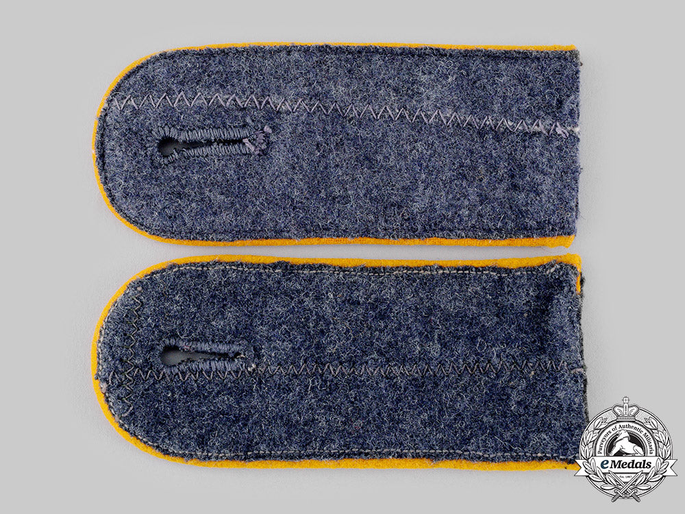 germany,_luftwaffe._a_set_of_flight_personnel_flieger’s_rank_insignia_m19_18489