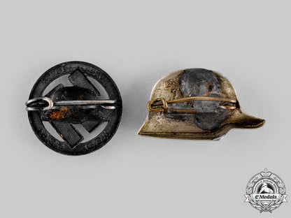 germany,_der_stahlhelm._a_pair_of_stahlhelm_membership_badges_m19_18569