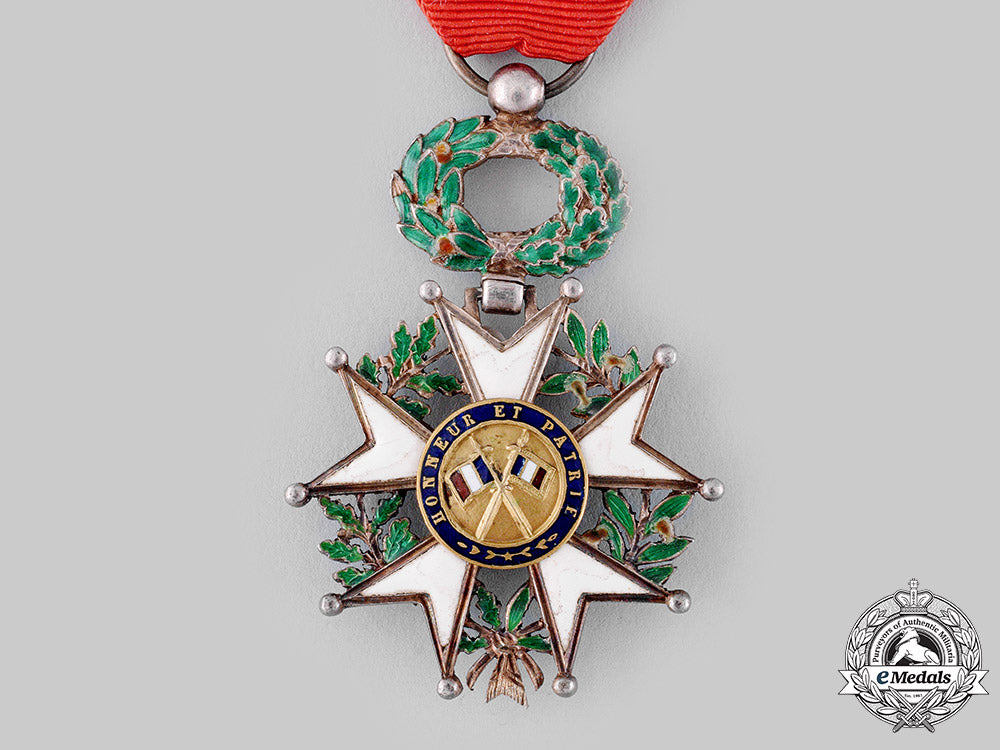 france,_iii_republic._an_order_of_the_legion_of_honour,_v_class_knight,_c.1945_m19_19459