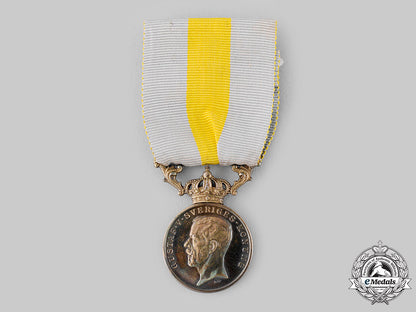 sweden,_kingdom._a_royal_red_cross_merit_medal_for_volunteers,_by_c.f.carlman_m19_19478