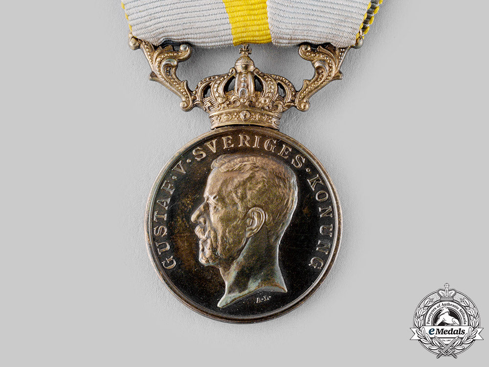 sweden,_kingdom._a_royal_red_cross_merit_medal_for_volunteers,_by_c.f.carlman_m19_19479
