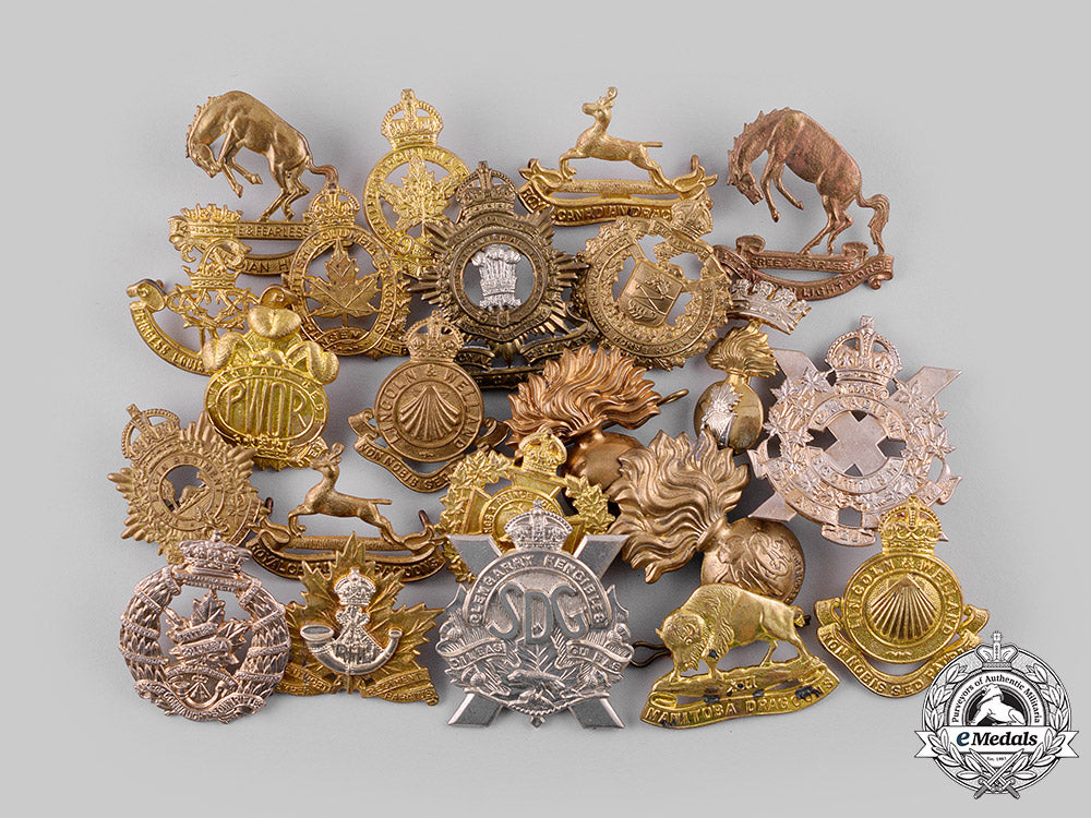 canada._a_lot_of_twenty-_two_cap_badges_m19_19609