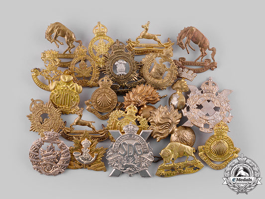 canada._a_lot_of_twenty-_two_cap_badges_m19_19609