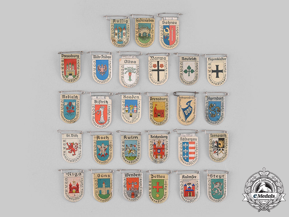 germany,_third_reich._a_lot_of_association_for_german_cultural_relations_abroad(_vda)_regional_badges_m19_19699_1