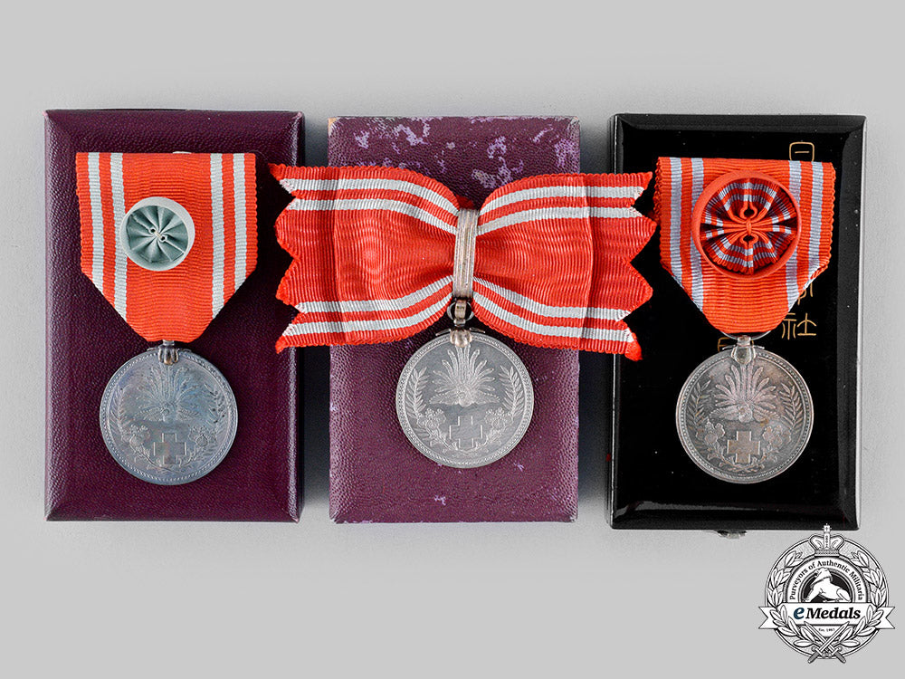 japan,_empire._three_japanese_red_cross_society_medals_m19_19894