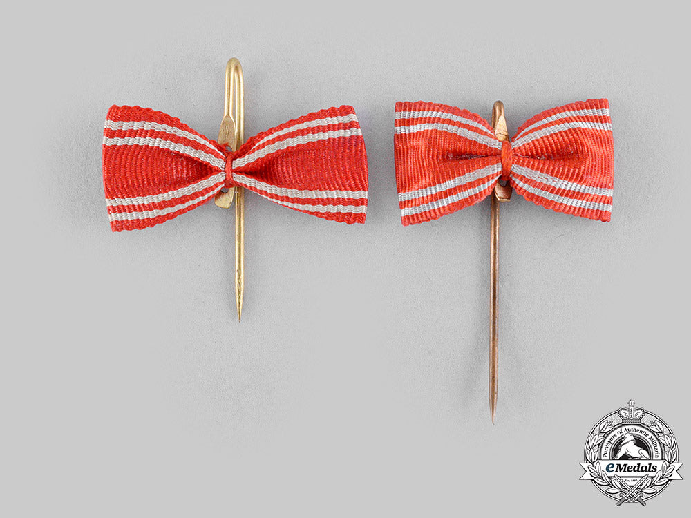 japan,_empire._three_japanese_red_cross_society_medals_m19_19900