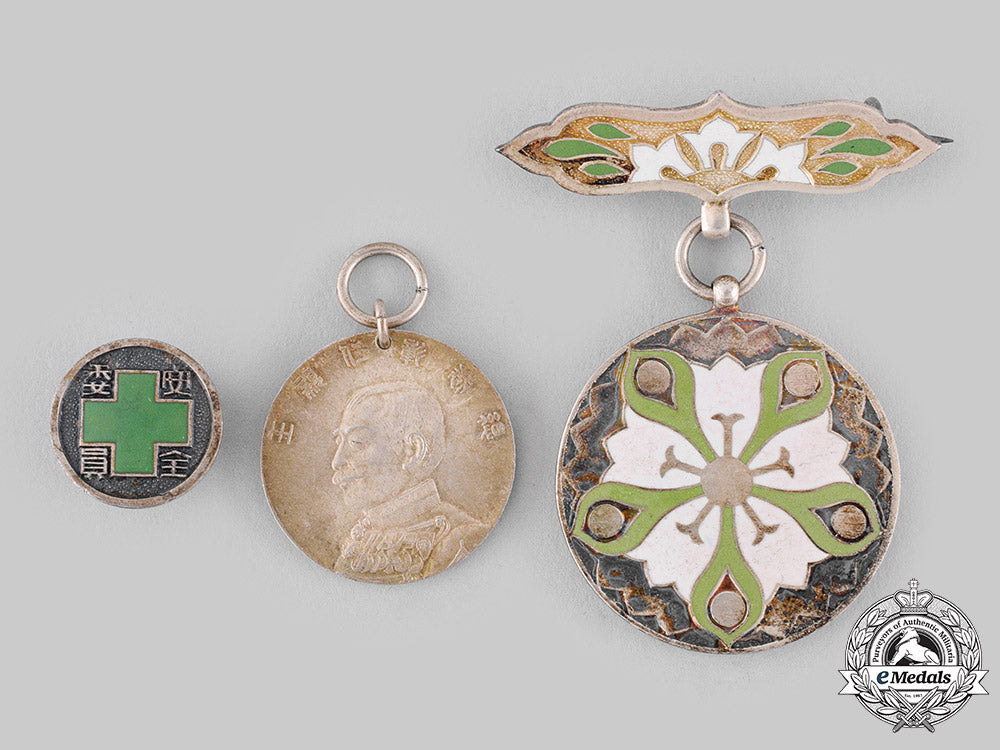 japan,_empire._three_awards&_decorations_m19_19962