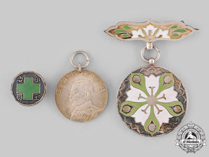 japan,_empire._three_awards&_decorations_m19_19962