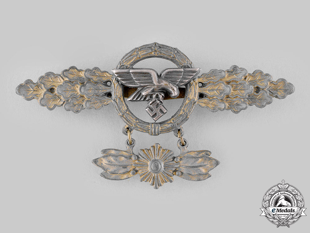 germany,_luftwaffe._a_front_flying_clasp_for_transport_pilots,_with_hanger,_gold_grade_m19_20268