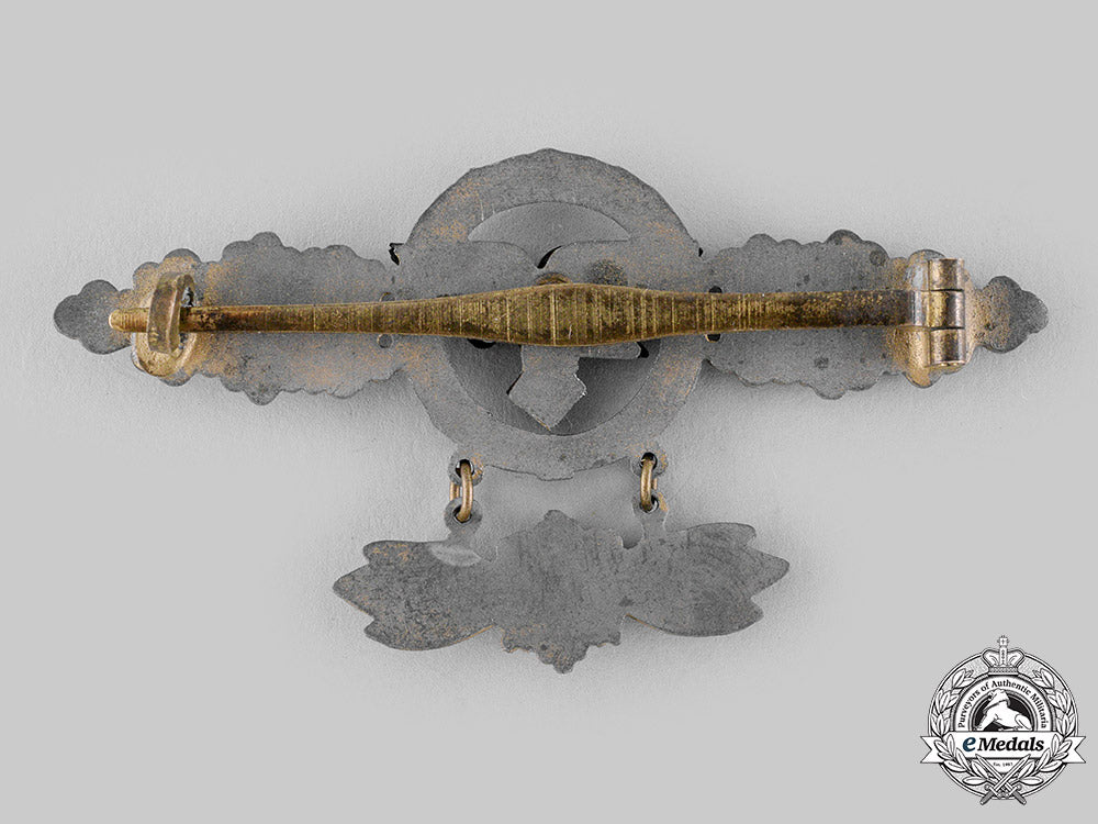 germany,_luftwaffe._a_front_flying_clasp_for_transport_pilots,_with_hanger,_gold_grade_m19_20269