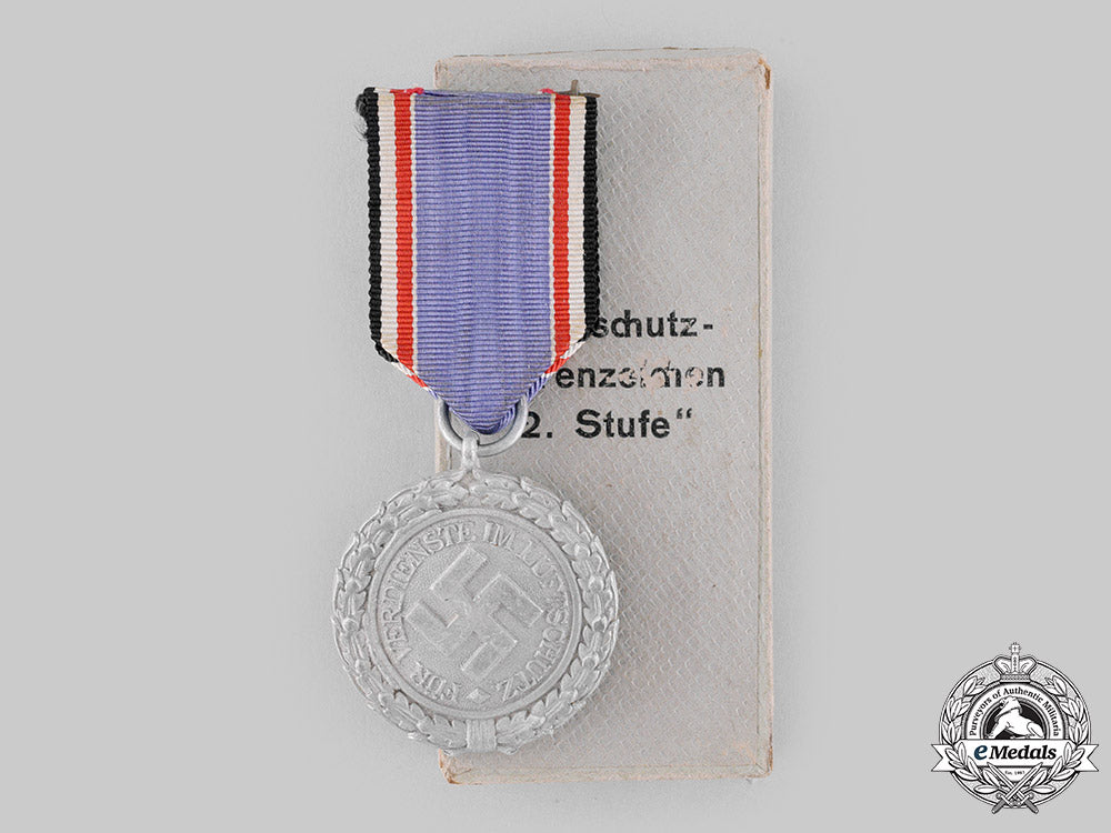 germany,_third_reich._an_air_defence_medal,_ii_class_with_case_m19_20272_1_1
