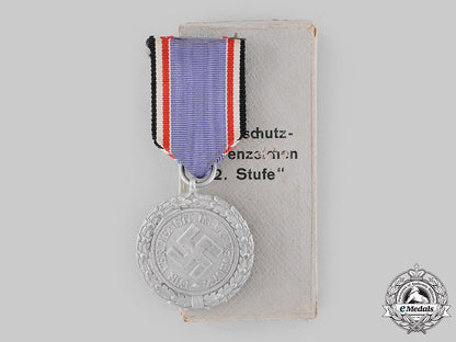 germany,_third_reich._an_air_defence_medal,_ii_class_with_case_m19_20272_1_1