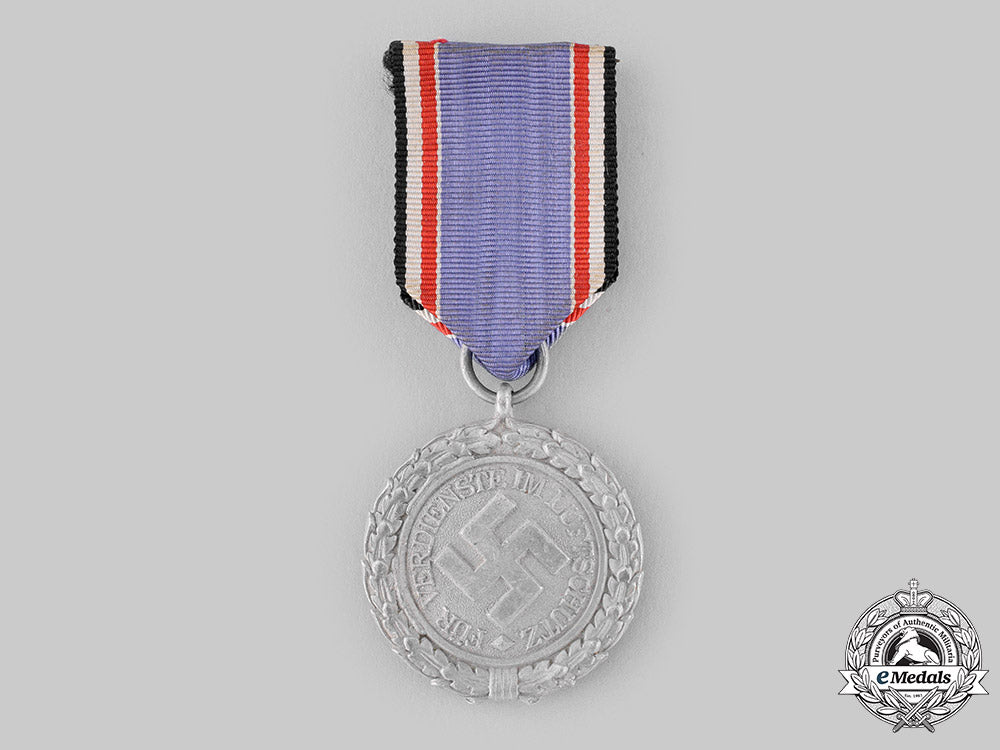 germany,_third_reich._an_air_defence_medal,_ii_class_with_case_m19_20273_1_1