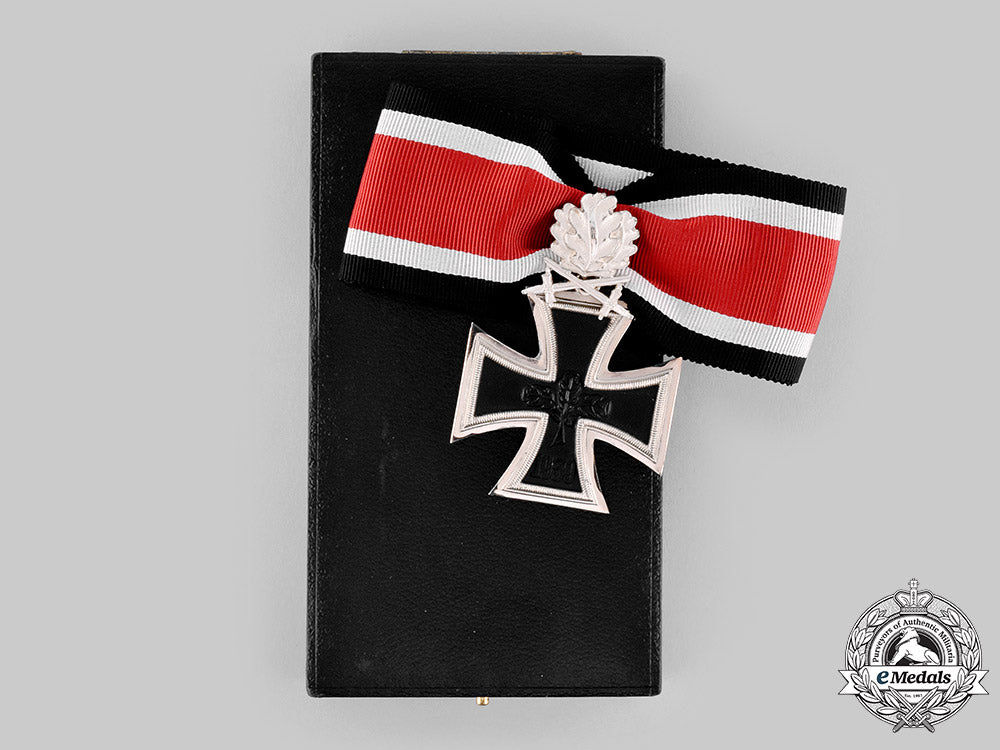 germany,_federal_republic._a_knight’s_cross_of_the_iron_cross_with_oak_leaves_and_swords,_with_case,1957_version_m19_20497