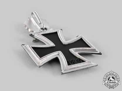 germany,_federal_republic._a_knight’s_cross_of_the_iron_cross_with_oak_leaves_and_swords,_with_case,1957_version_m19_20502