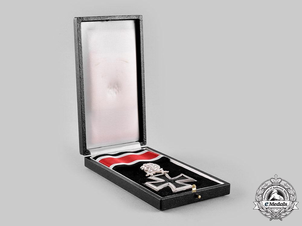 germany,_federal_republic._a_knight’s_cross_of_the_iron_cross_with_oak_leaves_and_swords,_with_case,1957_version_m19_20506