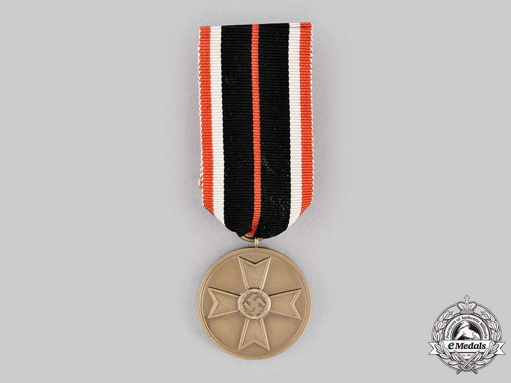 germany,_wehrmacht._a_war_merit_medal,_with_package_of_issue,_by_frank&_reif_m19_20632