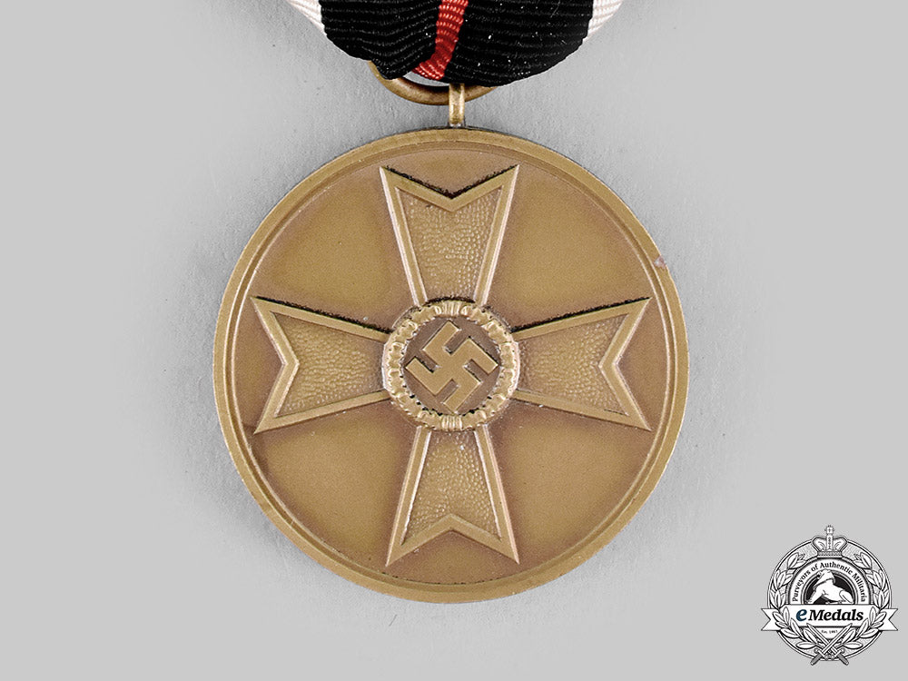 germany,_wehrmacht._a_war_merit_medal,_with_package_of_issue,_by_frank&_reif_m19_20633