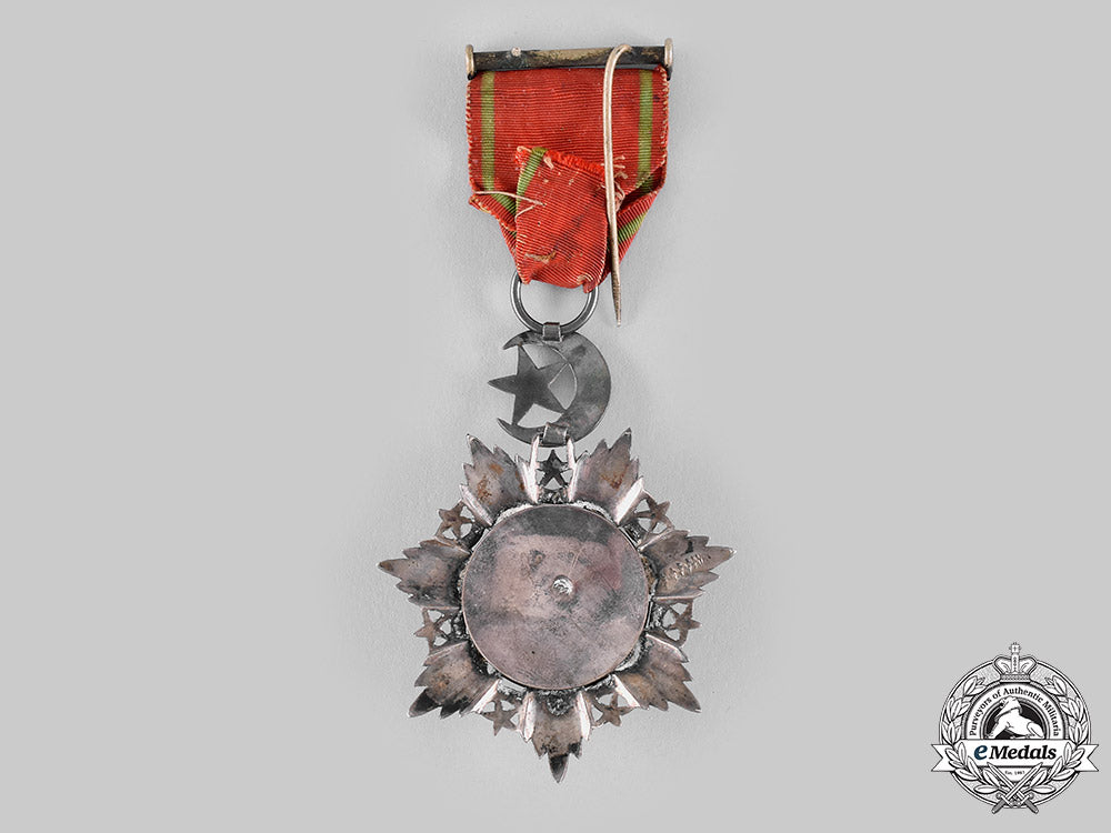turkey,_ottoman_empire._an_order_of_the_medjidie,_v_class_knight_with_case,_to_e._bach_m19_20653