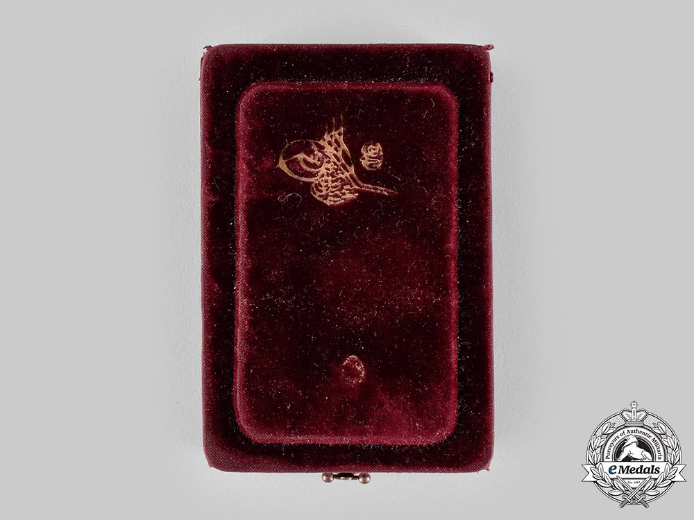 turkey,_ottoman_empire._an_order_of_the_medjidie,_v_class_knight_with_case,_to_e._bach_m19_20658