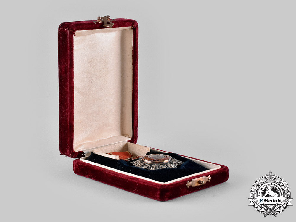 turkey,_ottoman_empire._an_order_of_the_medjidie,_v_class_knight_with_case,_to_e._bach_m19_20660