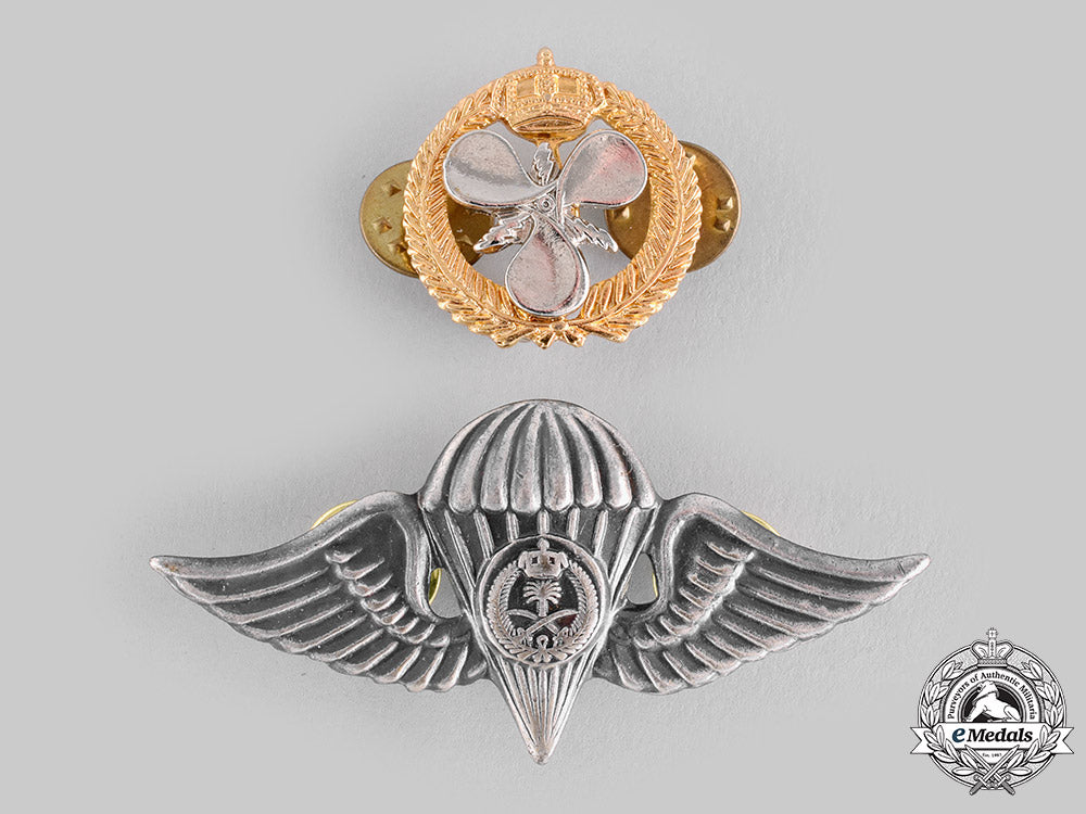 saudi_arabia,_kingdom._two_saudi_arabian_armed_forces_badges_m19_20902