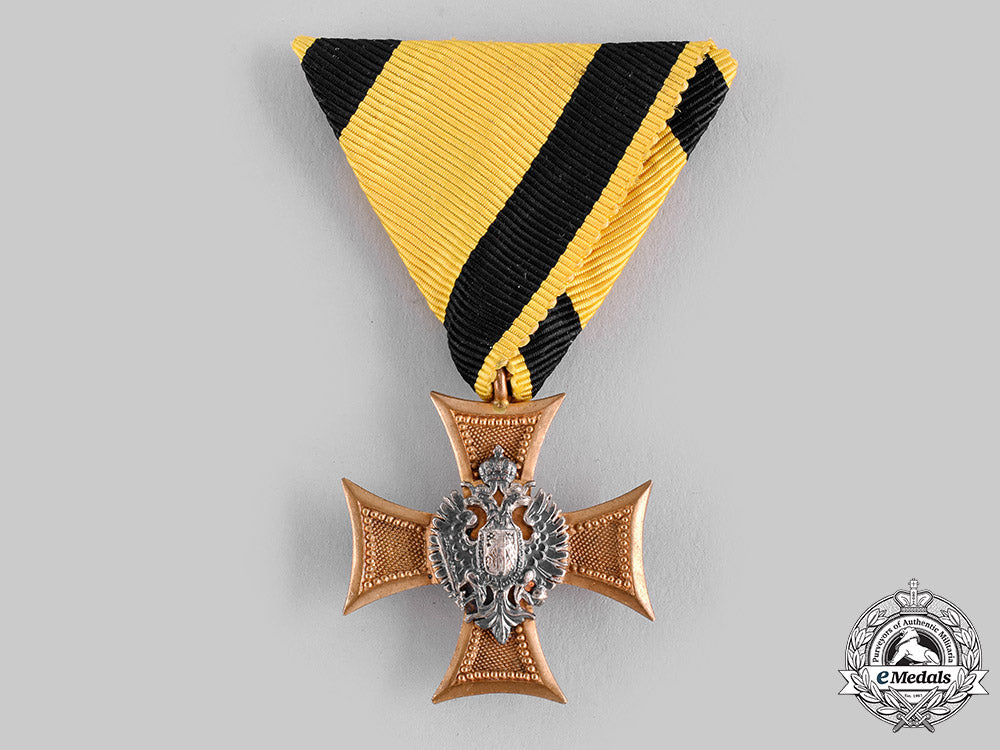 austria,_empire._a_military_long_service_decoration,_iii_class_for_officers_for_twenty-_five_years'_service,_c.1913_m19_20930_1