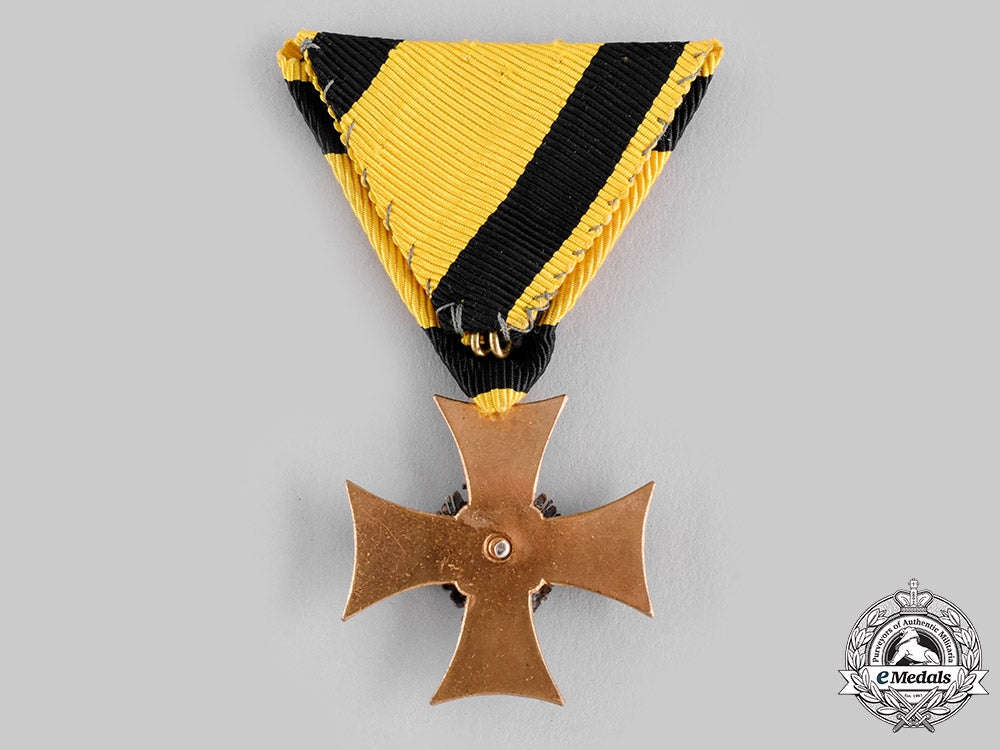 austria,_empire._a_military_long_service_decoration,_iii_class_for_officers_for_twenty-_five_years'_service,_c.1913_m19_20931_1