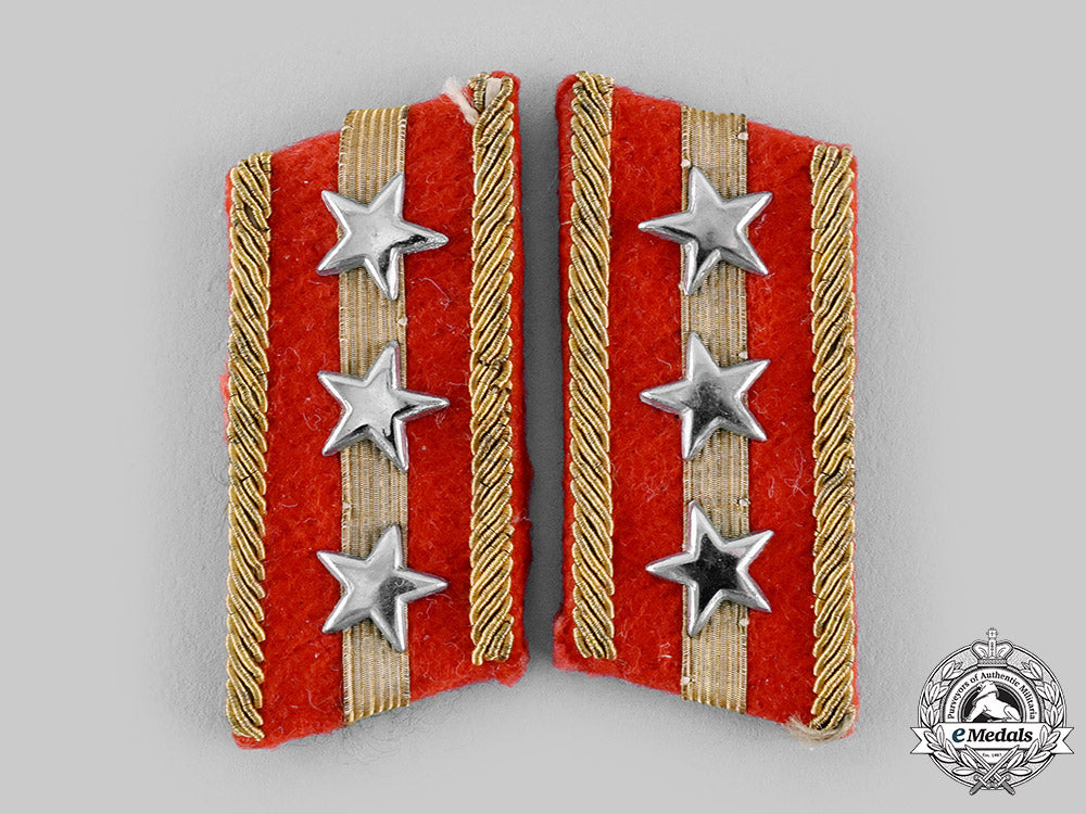 japan,_empire._an_army_type98_captain's_collar_tab_pair_in_their_box_of_issue_m19_21104