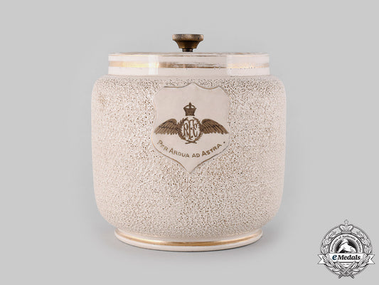 united_kingdom._a_royal_flying_corps_tobacco_jar,_by_macintyre_for_twining_m19_21457_1_1