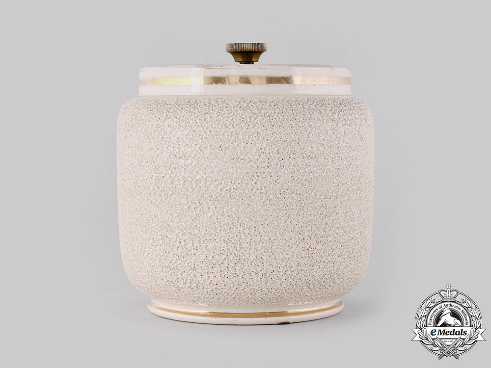 united_kingdom._a_royal_flying_corps_tobacco_jar,_by_macintyre_for_twining_m19_21458_1_1