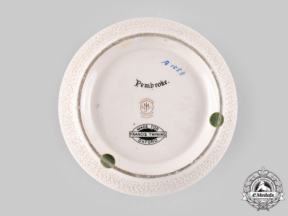 united_kingdom._a_royal_flying_corps_tobacco_jar,_by_macintyre_for_twining_m19_21460_1_1