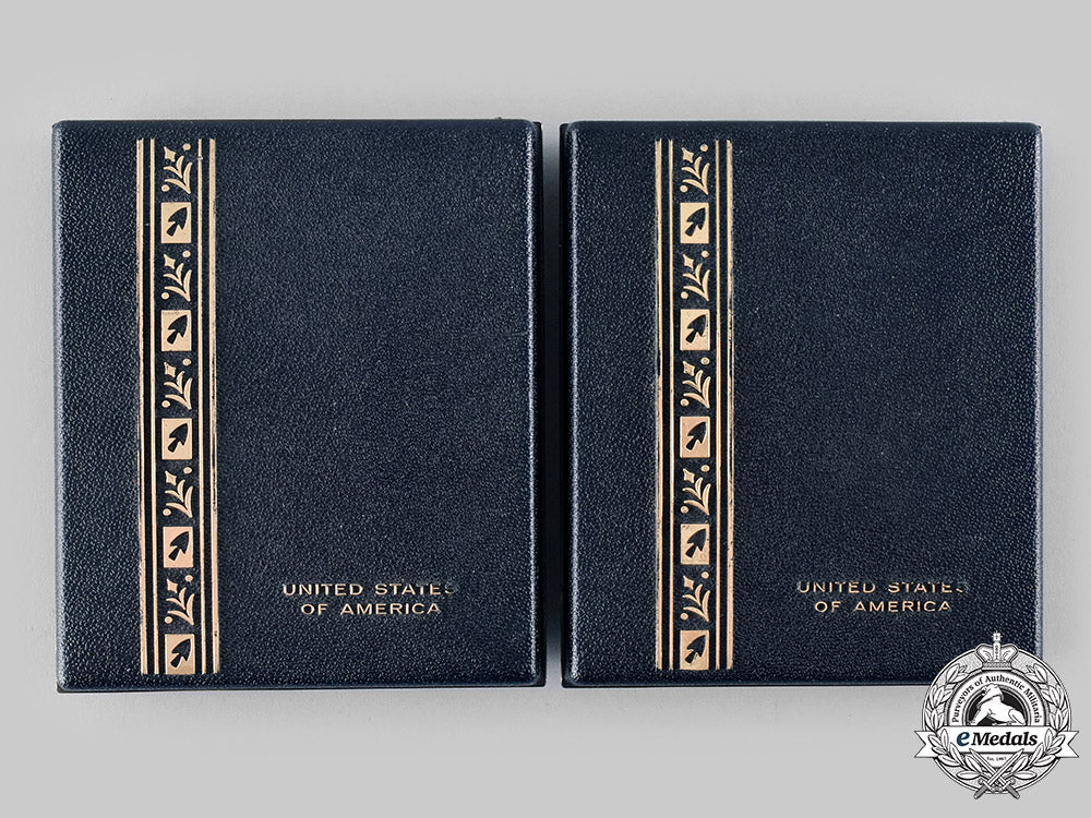united_states._two_army_medals_in_case_m19_21726