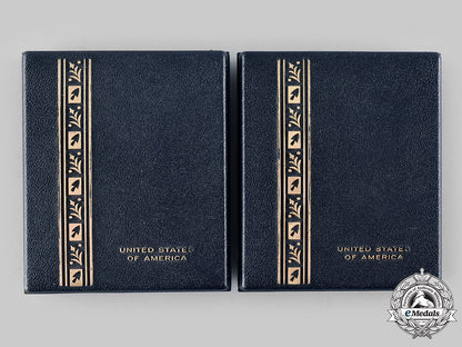 united_states._two_army_medals_in_case_m19_21726