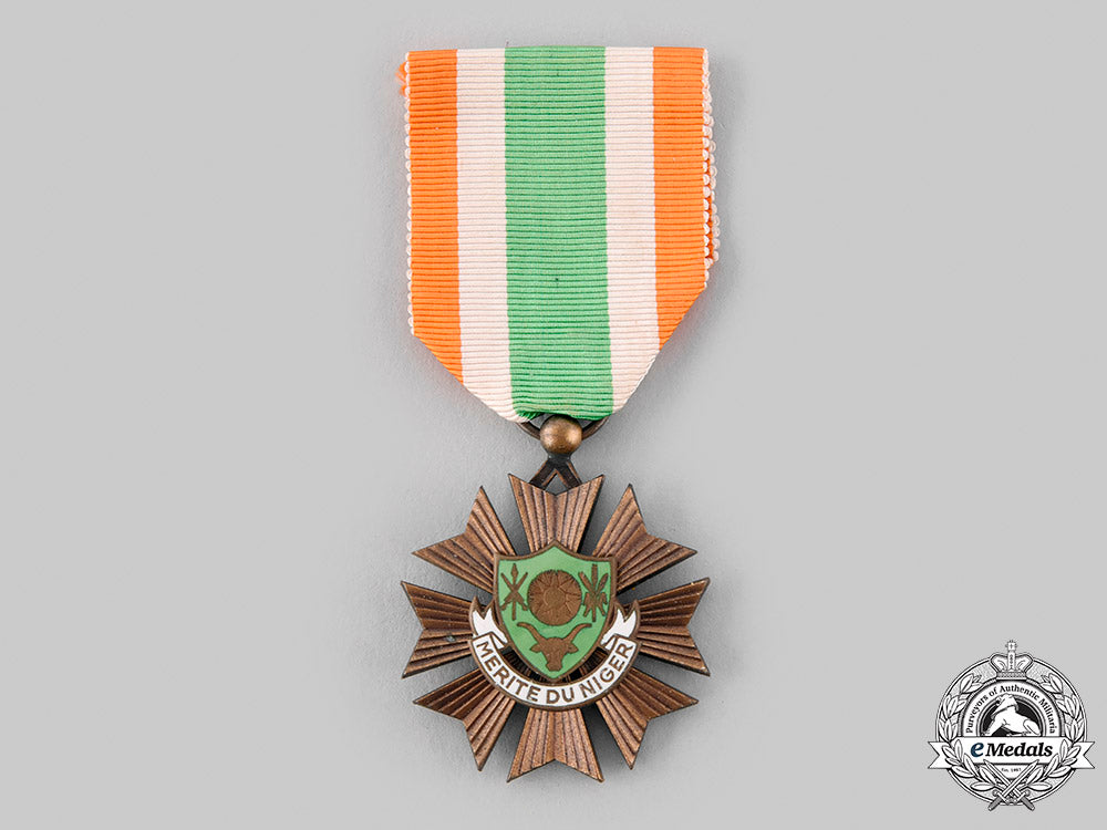 niger,_republic._an_order_of_merit,_knight,_c.1965_m19_21841