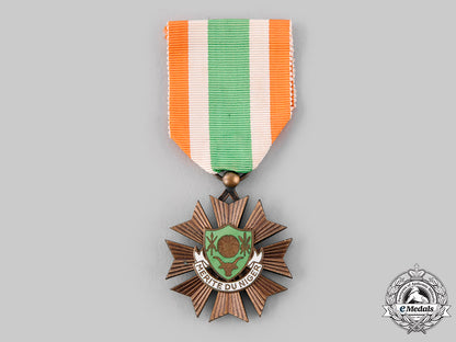 niger,_republic._an_order_of_merit,_knight,_c.1965_m19_21841