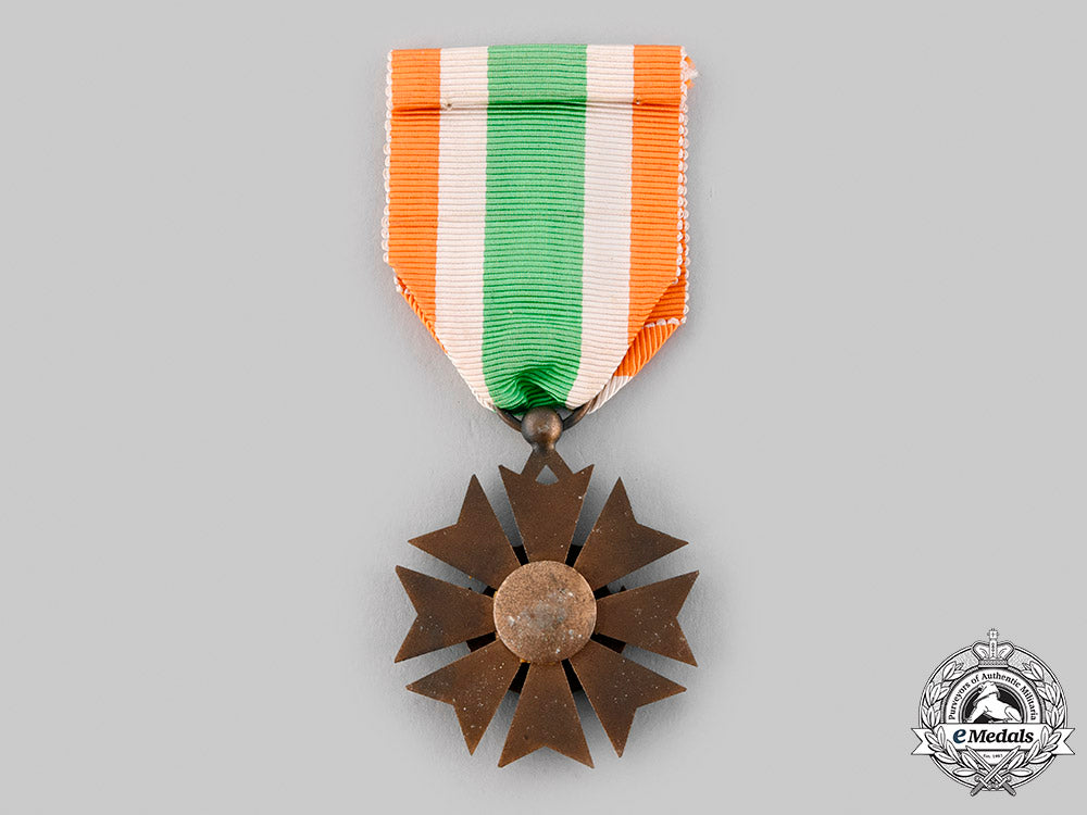 niger,_republic._an_order_of_merit,_knight,_c.1965_m19_21842