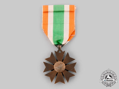 niger,_republic._an_order_of_merit,_knight,_c.1965_m19_21842