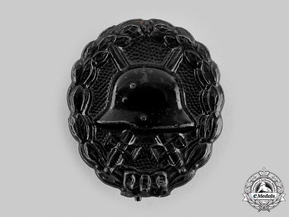 germany,_imperial._a_lot_of_medals_and_decorations_m19_22196