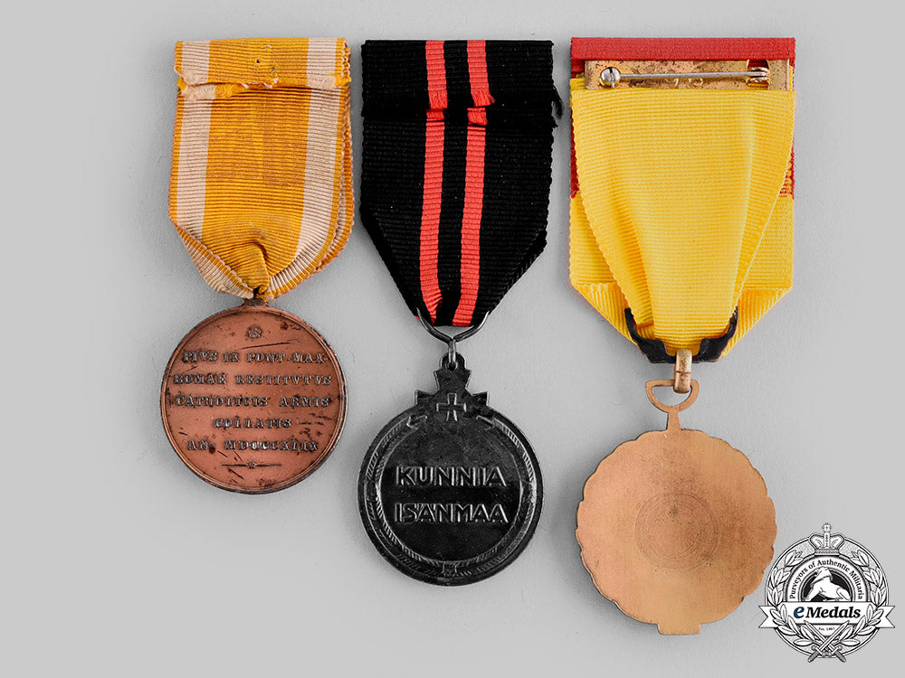 finland,_vatican,_vietnam._three_medals&_awards_m19_22363