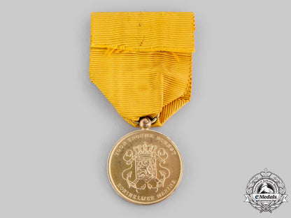 netherlands,_kingdom._a_navy_long_service_medal,_dutch_royal_navy_long_service_medal,_gold_grade,_c.1950_m19_22365