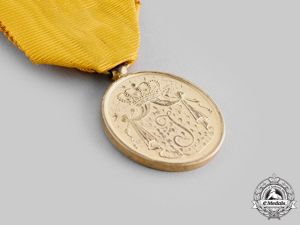 netherlands,_kingdom._a_navy_long_service_medal,_dutch_royal_navy_long_service_medal,_gold_grade,_c.1950_m19_22366