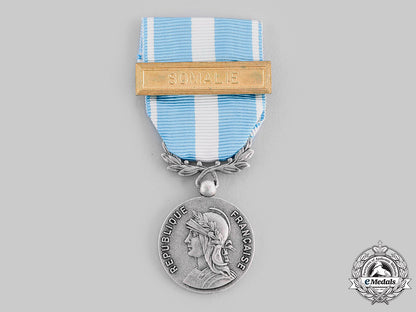 france,_v_republic._an_overseas_medal_with_somalia_clasp,_c.1965_m19_22384