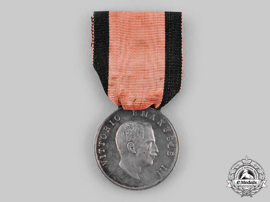 italy,_kingdom._a_merit_medal_for_the_marsica_earthquake,_silver_grade,_by_stefano_johnson,_c.1915_m19_22428_1