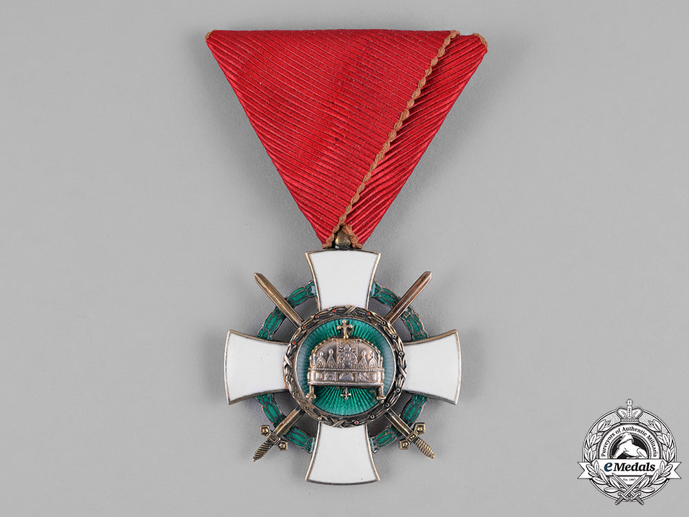 hungary,_regency._an_order_of_the_holy_crown,_v_class_knight's_badge_with_war_decoration&_swords1942_m19_2247