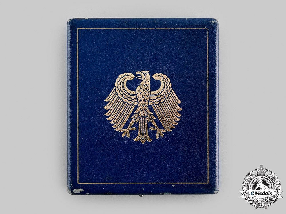 germany,_federal_republic._a_merit_order,_officer_cross_with_boutonniere&_case_m19_22494
