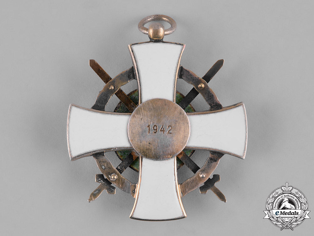 hungary,_regency._an_order_of_the_holy_crown,_v_class_knight's_badge_with_war_decoration&_swords1942_m19_2250