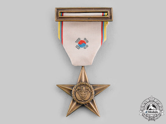 colombia,_republic._a_medal_for_service_in_war_overseas,_bronze_star_for_the_korean_war,_c.1955_m19_22801